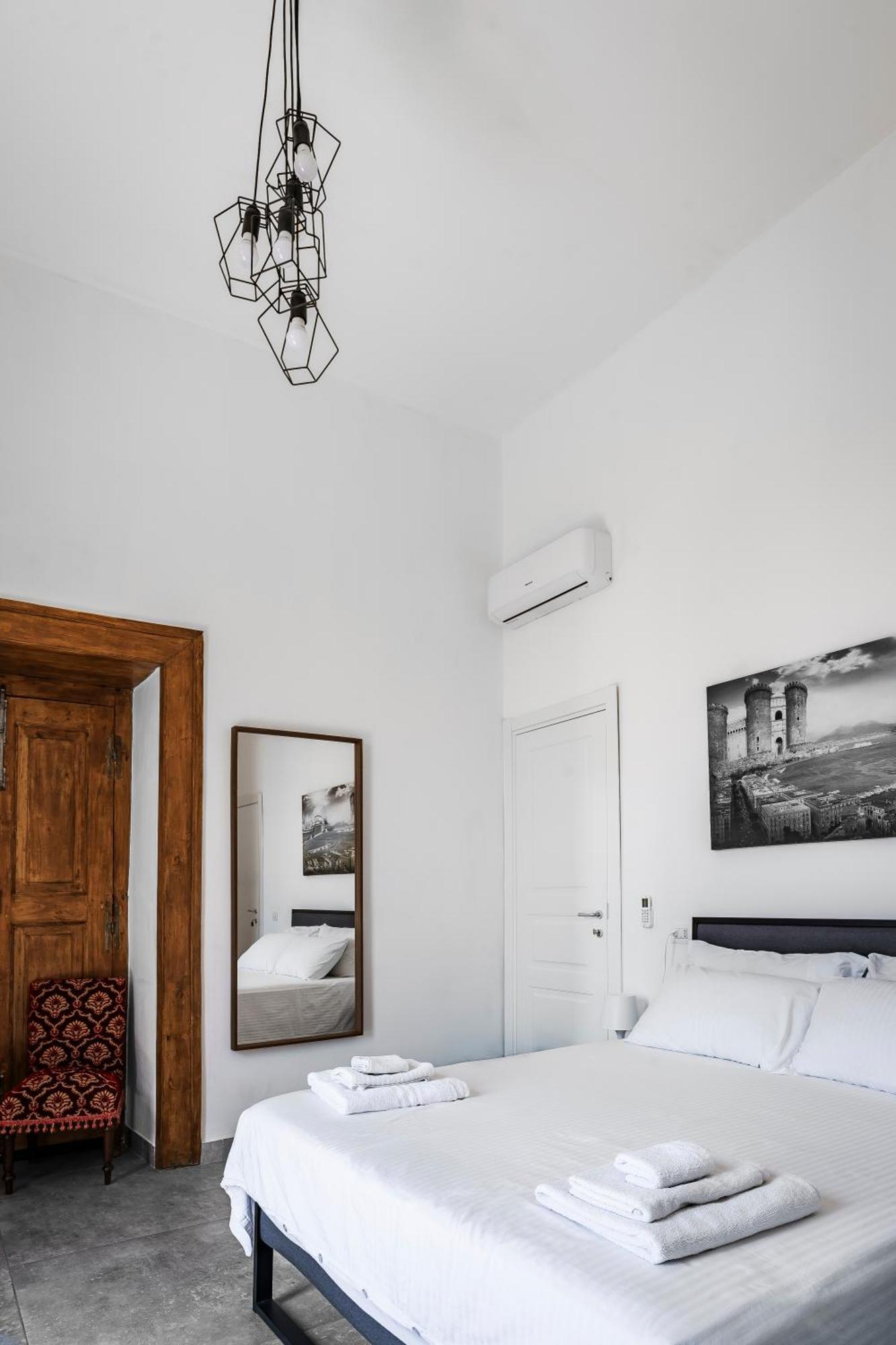 La Bella Vita Luxury Apartament And Travel Solution Neapel Exteriör bild