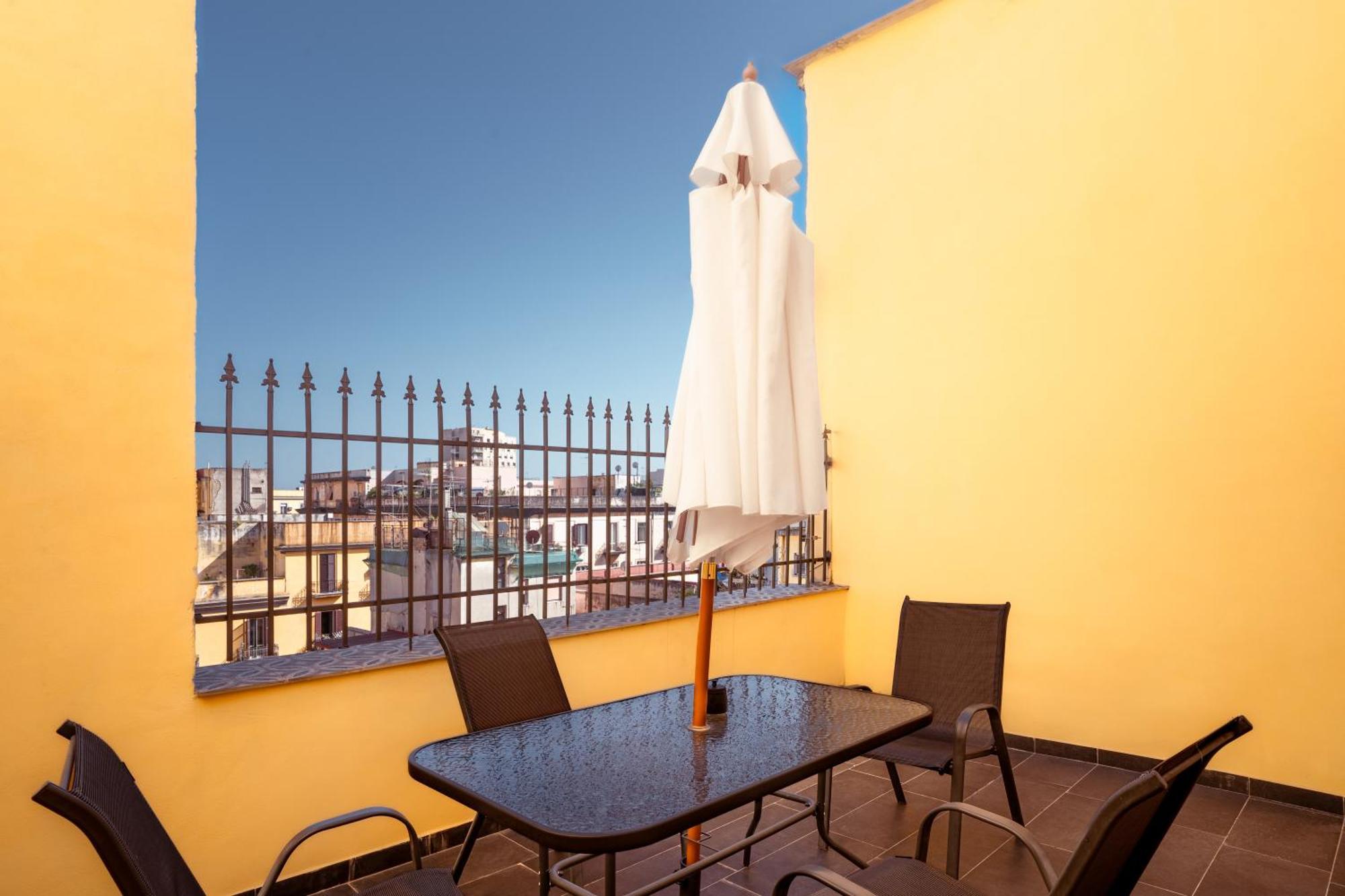 La Bella Vita Luxury Apartament And Travel Solution Neapel Exteriör bild